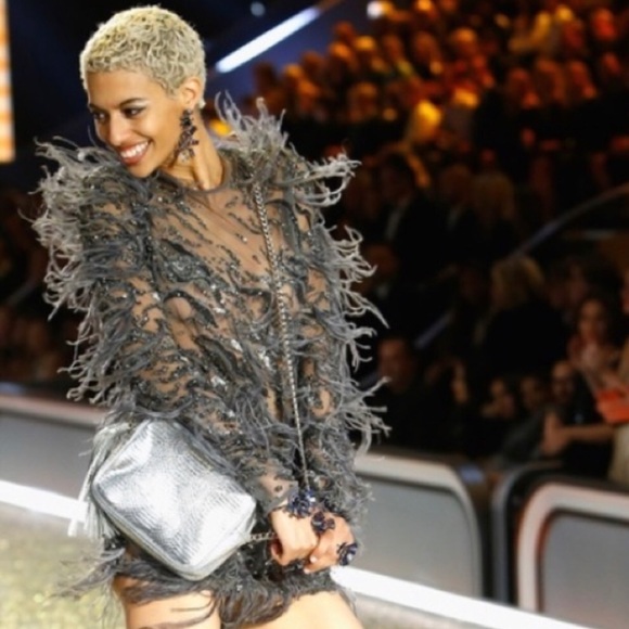 🤍 Victoria’s Secret Metallic Crossbody Bag NWT - Picture 2 of 8